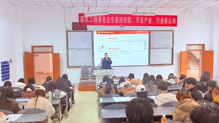 许多人在餐厅里AI 生成的内容可能不正确。